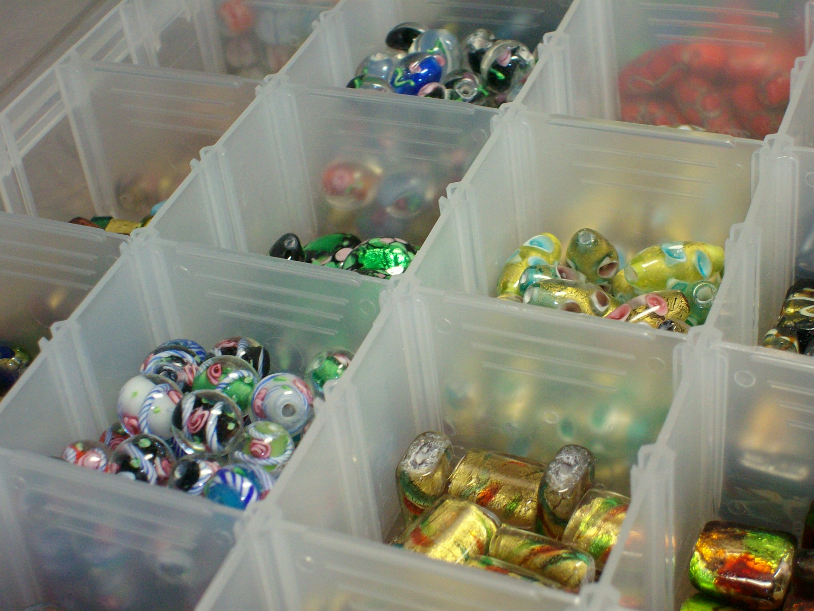 Transparent bead organizer