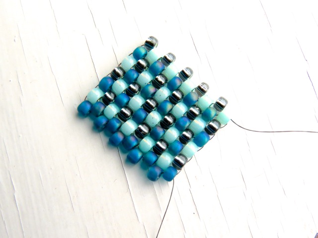 Flat peyote stitch