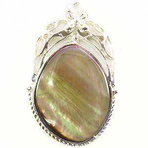 Silver finish metal framed pendant with brownlip shell