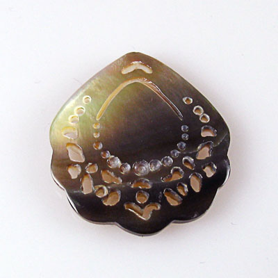 blacklip carved petal wholesale pendant