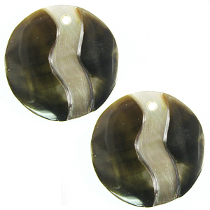 Blacklip shell round earring embossed 20mm