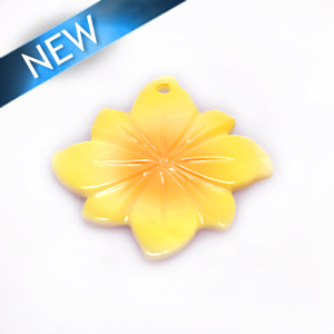 River shell painted yellow flower pendant wholesale