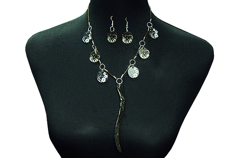 Dangled shell pendants necklace